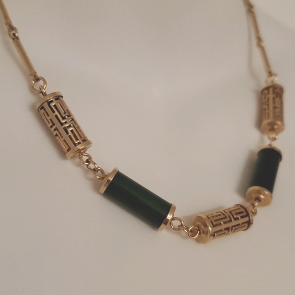 Sarah Coventry Green stone jade goldtone geometric Celtics design vintage - Picture 3 of 6
